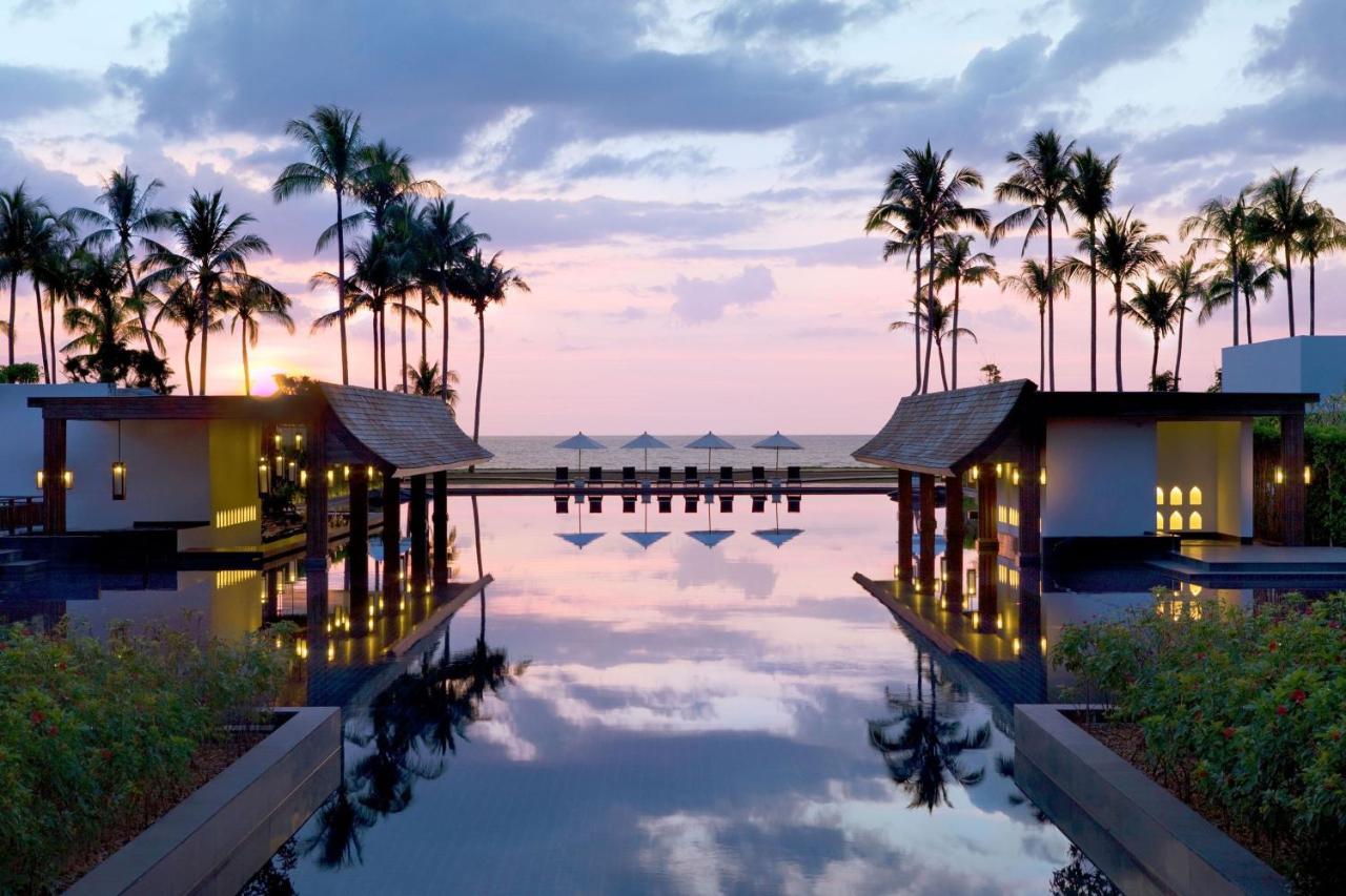 Jw Marriott Khao Lak Resort And Spa Bagian luar foto The resort at sunset