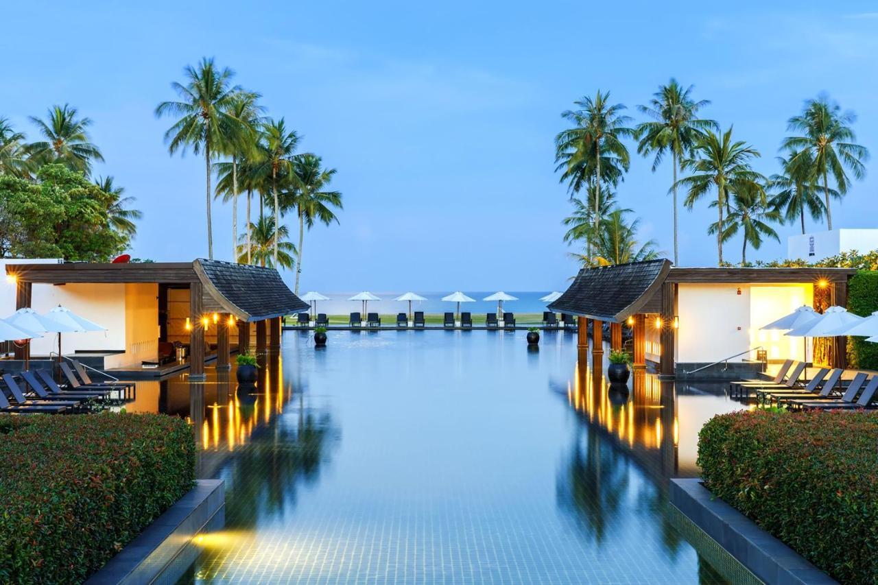 Jw Marriott Khao Lak Resort And Spa Bagian luar foto The pool at the resort