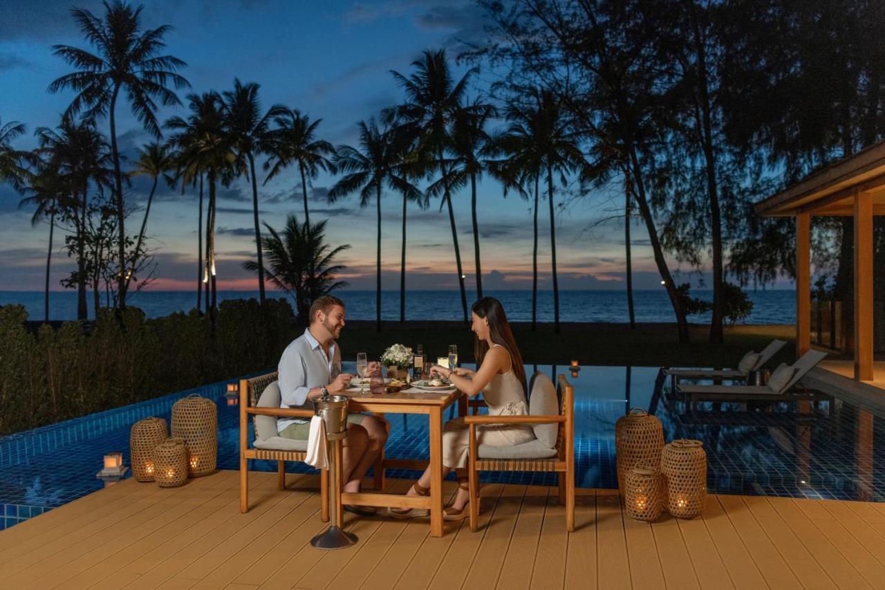 Jw Marriott Khao Lak Resort And Spa Bagian luar foto Sunset at the pool