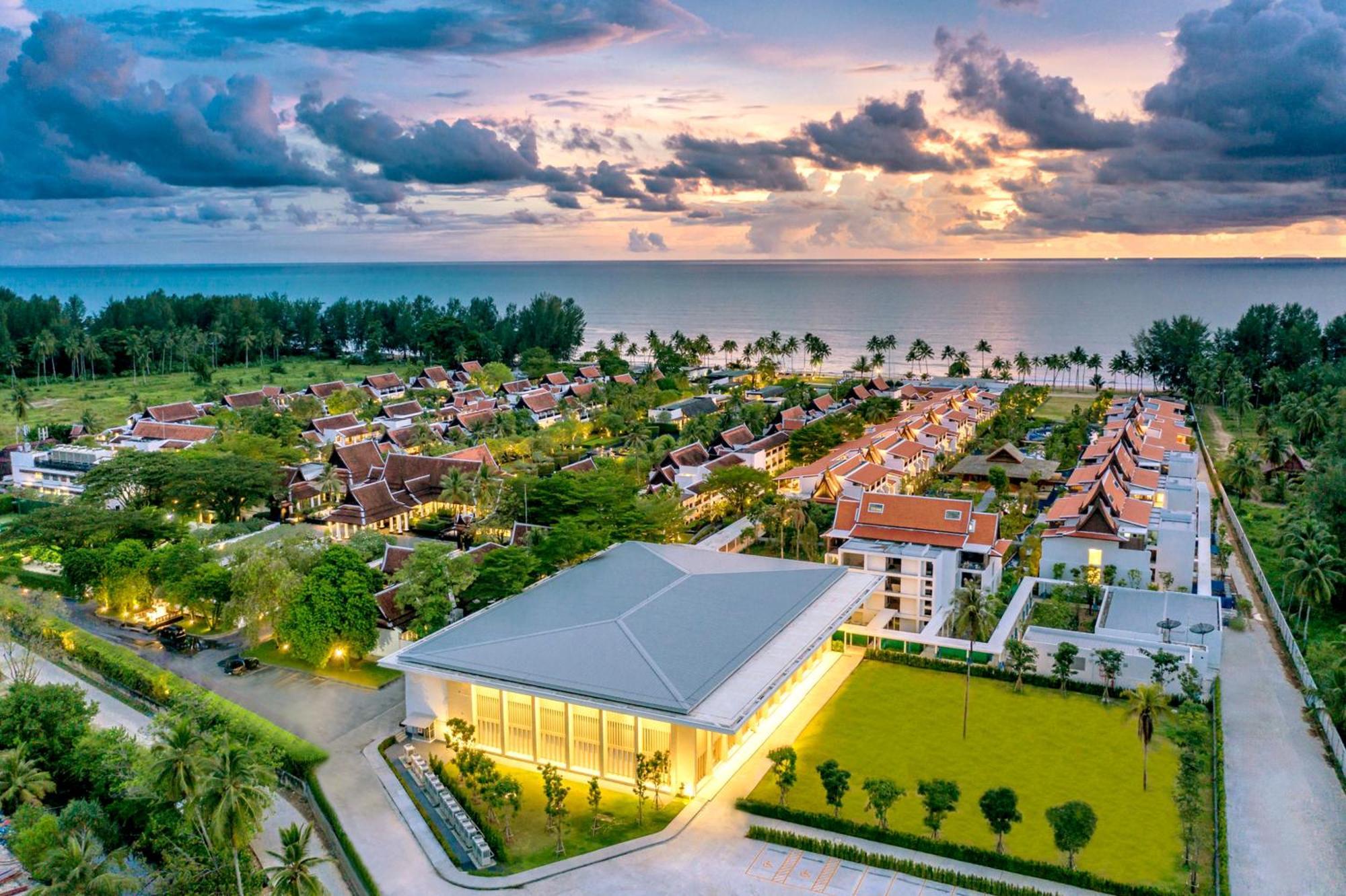 Jw Marriott Khao Lak Resort And Spa Bagian luar foto Aerial view of the resort