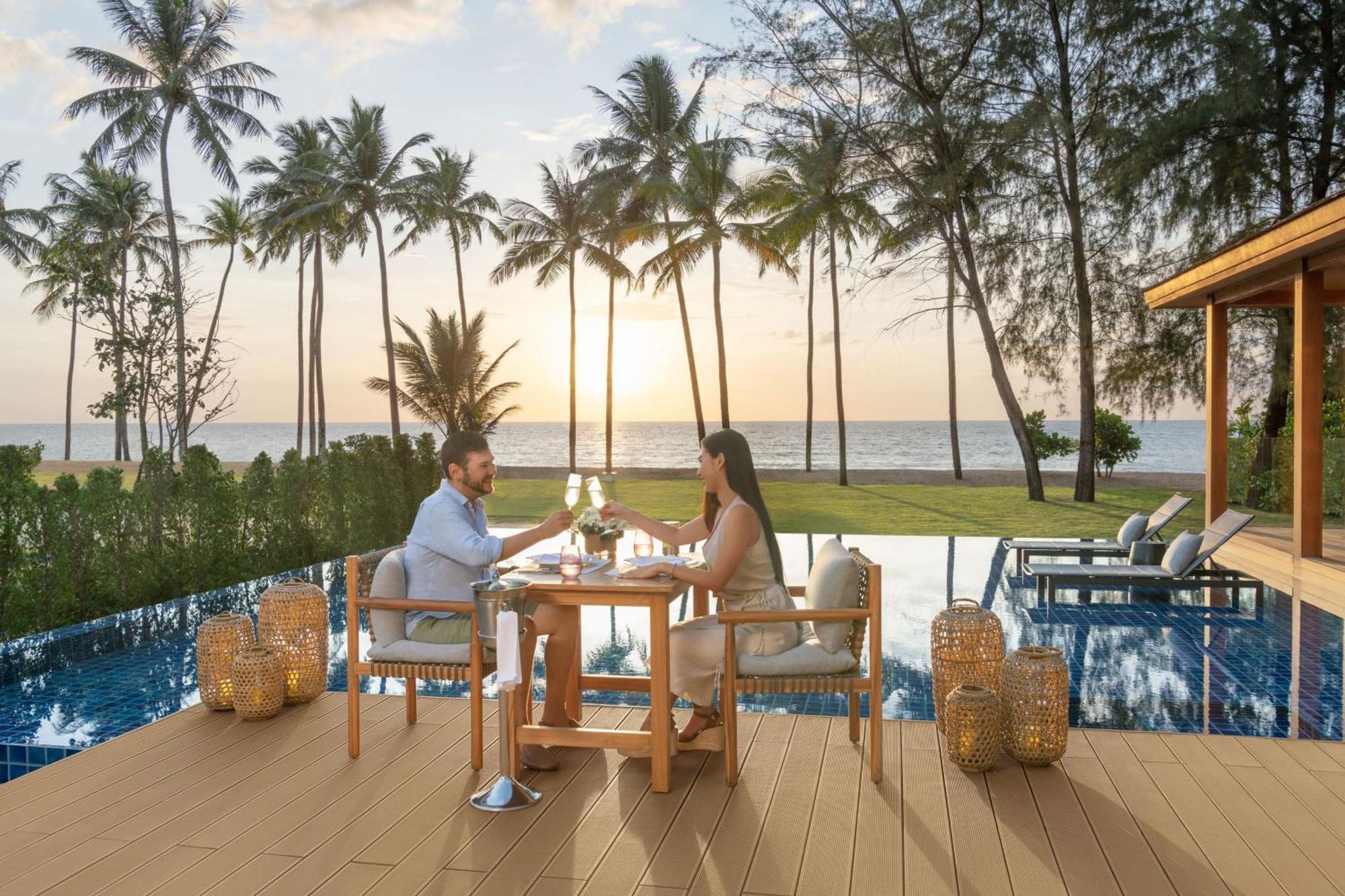 Jw Marriott Khao Lak Resort And Spa Bagian luar foto The Beach Club