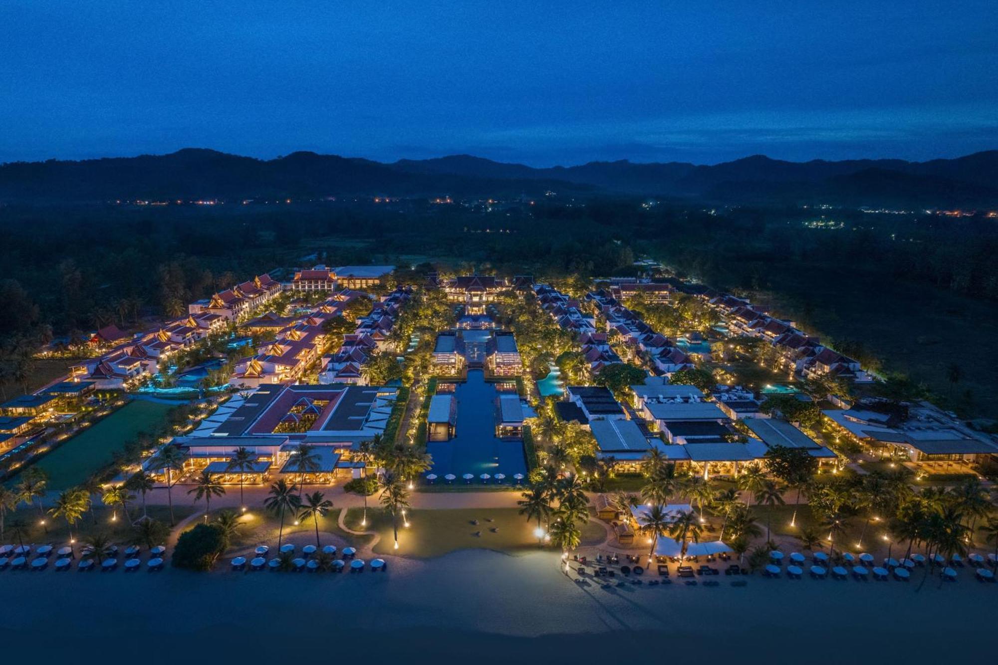 Jw Marriott Khao Lak Resort And Spa Bagian luar foto Hua Hin at night