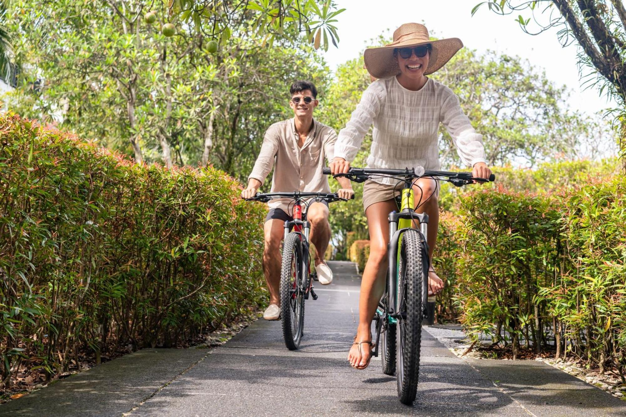 Jw Marriott Khao Lak Resort And Spa Bagian luar foto Biking at the Royal Project Park