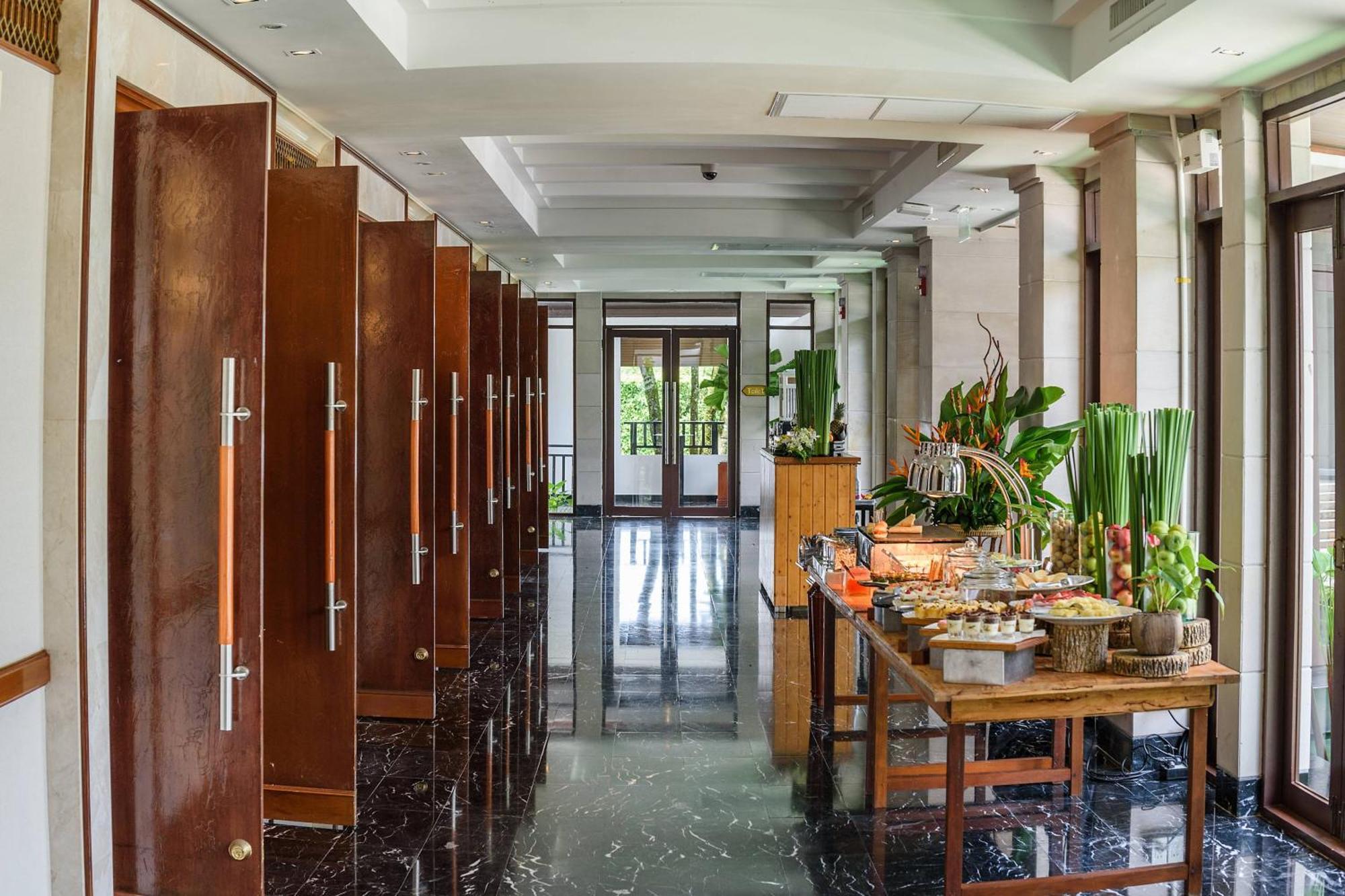 Jw Marriott Khao Lak Resort And Spa Bagian luar foto The lobby of the hotel